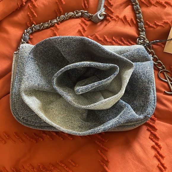 NWT jean two sided Steve Madden crossbody - Picture 4 of 10